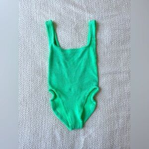 HUNZA G Square Neck Swim - Green (OS)